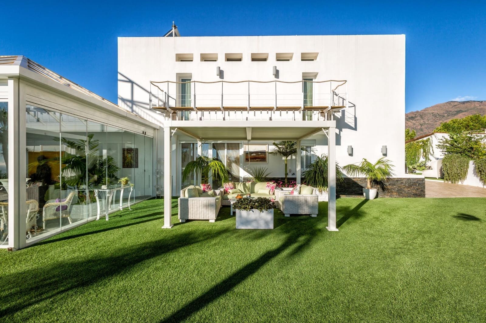 7 soverom Villa til salgs i Estepona med svømmebasseng garasje - € 4 840 000 (Ref: 8813166)