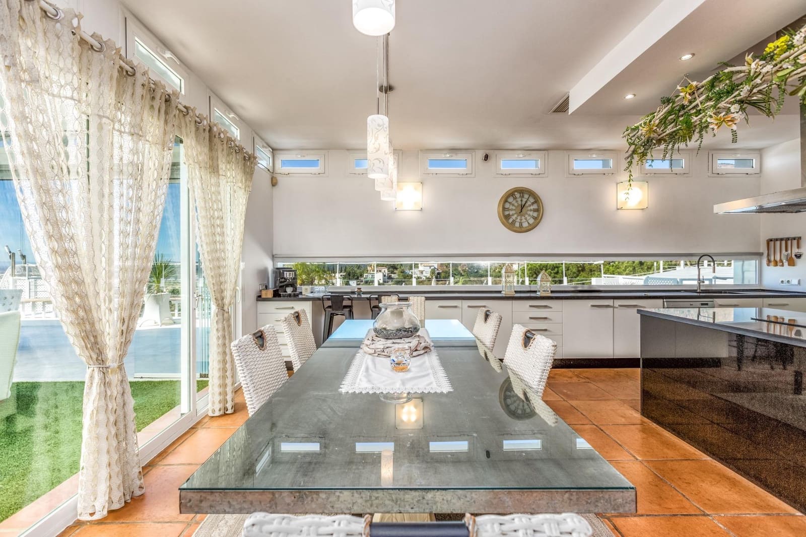 7 soverom Villa til salgs i Estepona med svømmebasseng garasje - € 4 840 000 (Ref: 8813166)