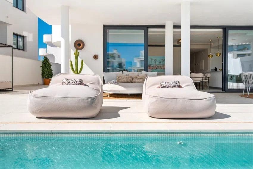 Apartamento de 2 habitaciones en Fuengirola en venta con piscina garaje - 699.000 € (Ref: 8813167)