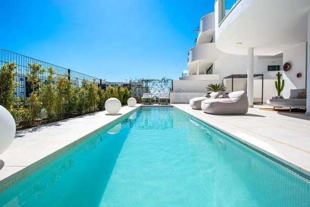 Apartamento de 2 habitaciones en Fuengirola en venta con piscina garaje - 699.000 € (Ref: 8813167)