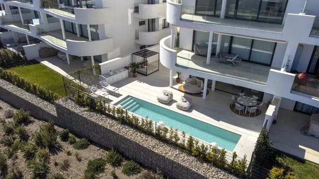 Apartamento de 2 habitaciones en Fuengirola en venta con piscina garaje - 699.000 € (Ref: 8813167)