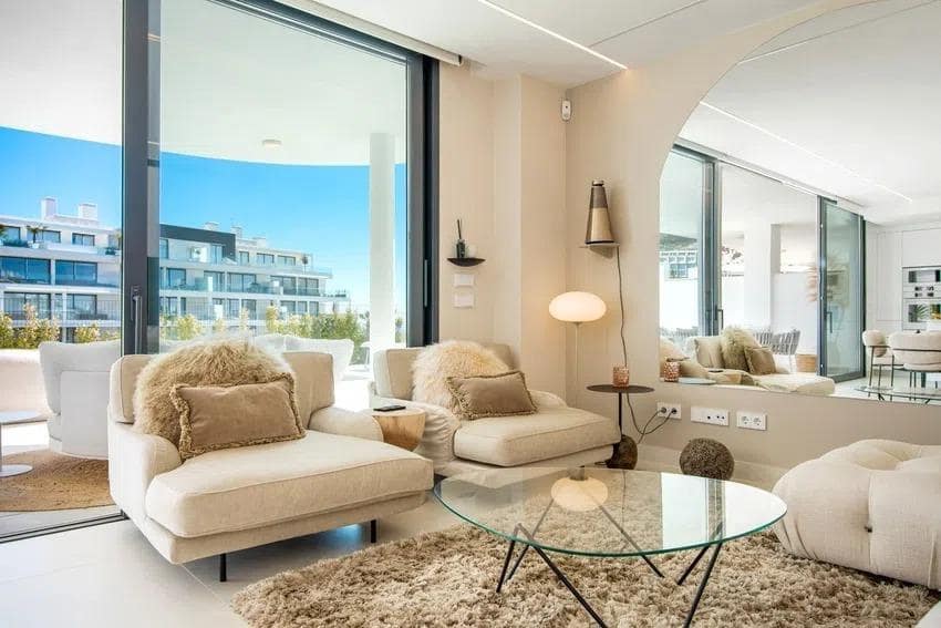 Apartamento de 2 habitaciones en Fuengirola en venta con piscina garaje - 699.000 € (Ref: 8813167)