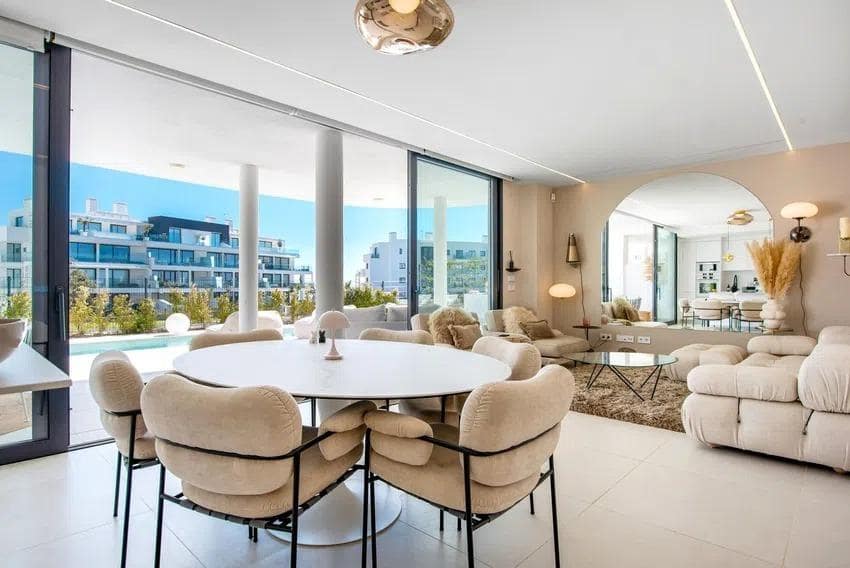 Apartamento de 2 habitaciones en Fuengirola en venta con piscina garaje - 699.000 € (Ref: 8813167)