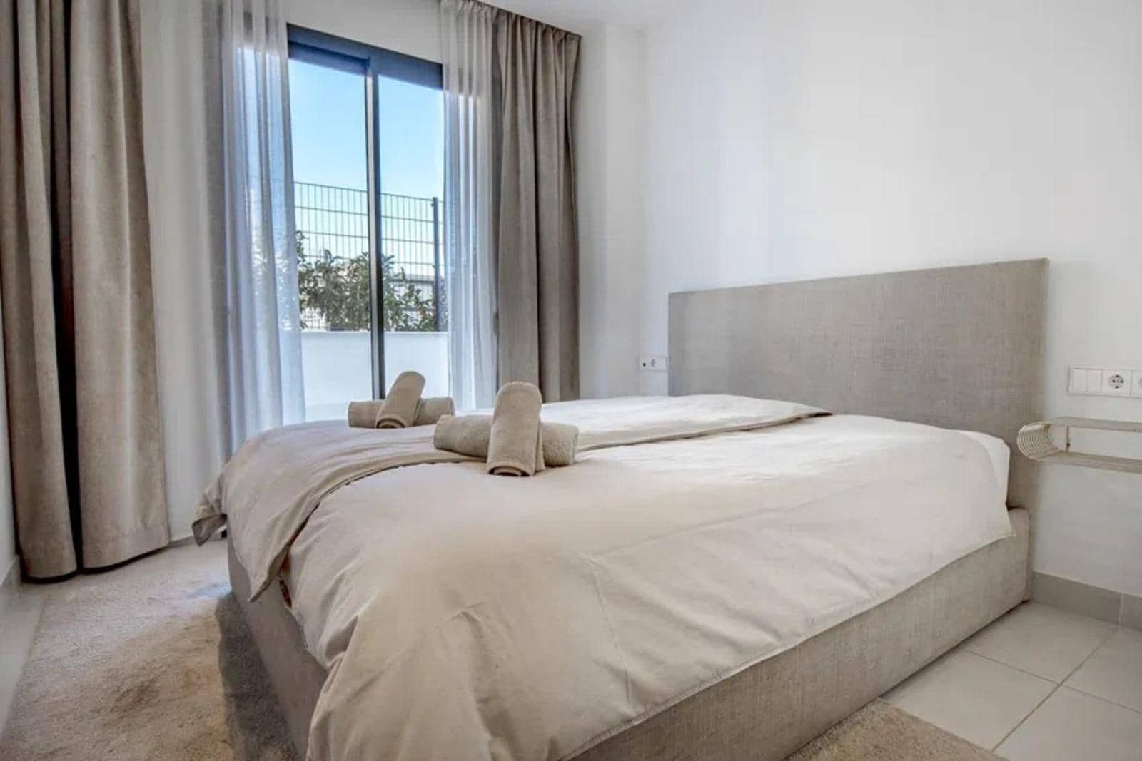 3 bedroom Flat for sale in Fuengirola with pool garage - € 834,000 (Ref: 8815929)