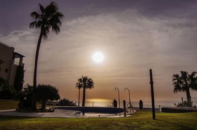 2 makuuhuone Huoneisto myytävänä paikassa Benalmádena mukana uima-altaan 
autotalli - 399 000 € (Ref: 8825326)