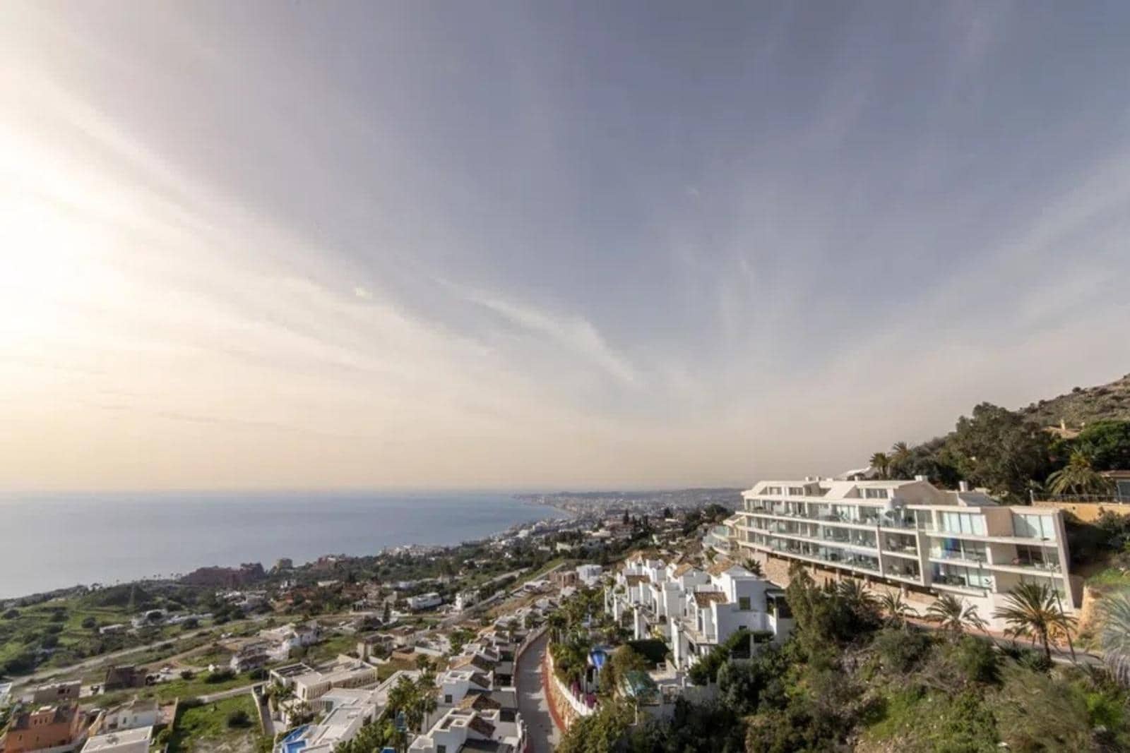 2 bedroom Apartment for sale in Benalmadena with pool garage - € 399,000 (Ref: 8825326)