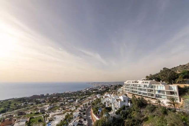 2 makuuhuone Huoneisto myytävänä paikassa Benalmádena mukana uima-altaan 
autotalli - 399 000 € (Ref: 8825326)