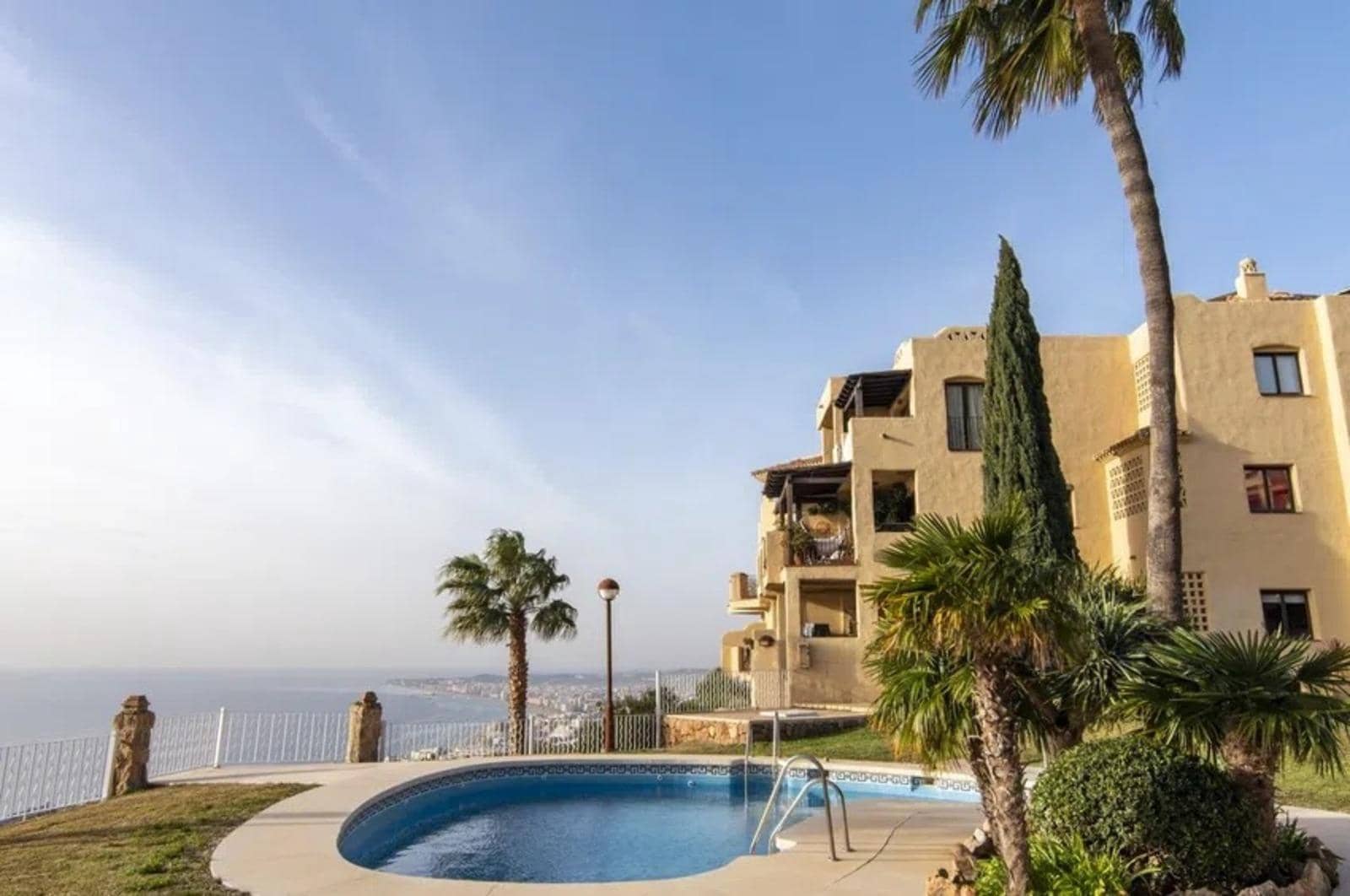 2 bedroom Apartment for sale in Benalmadena with pool garage - € 399,000 (Ref: 8825326)