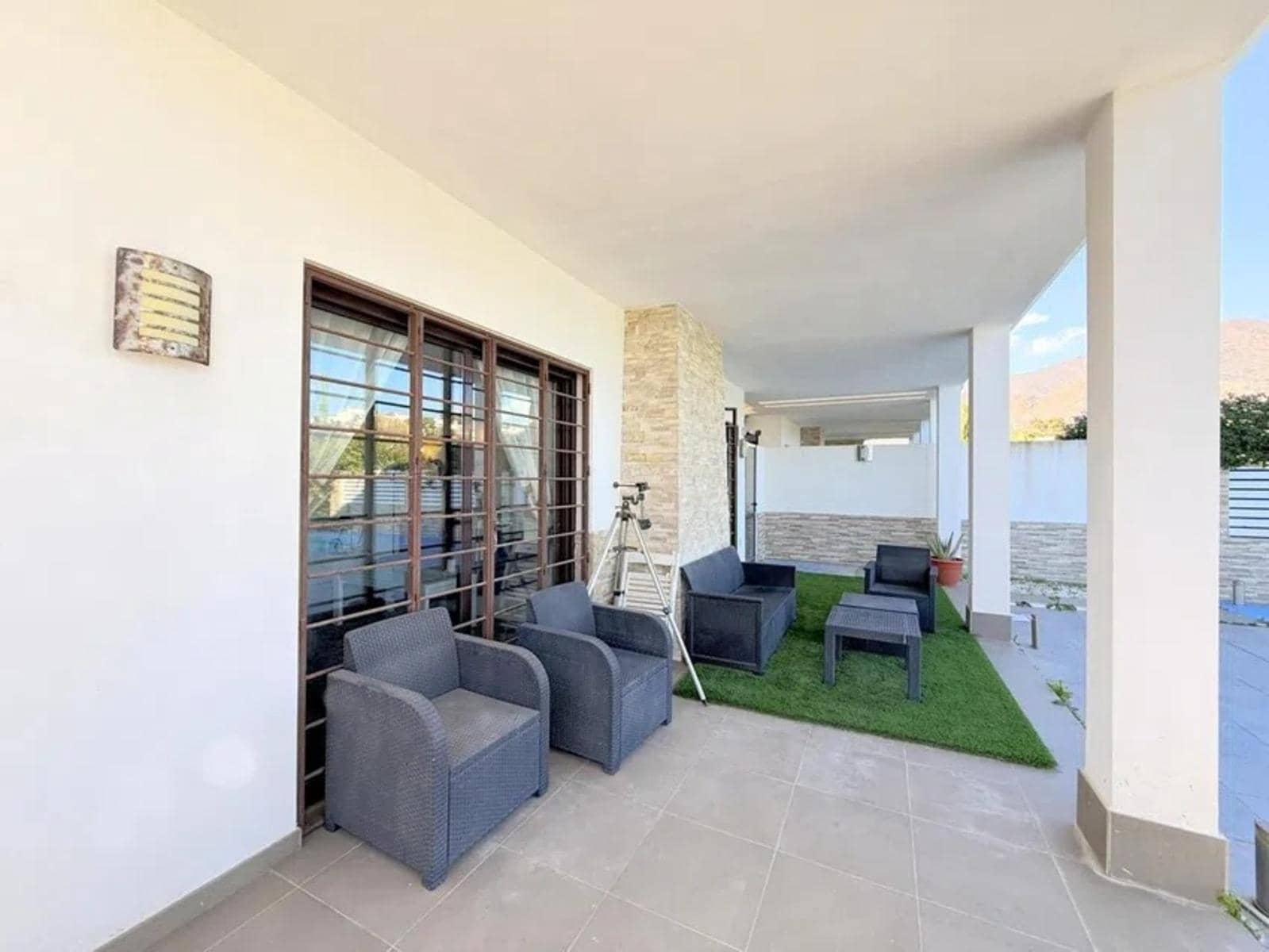 6 soverom Villa til salgs i Estepona med svømmebasseng garasje - € 950 000 (Ref: 8825327)