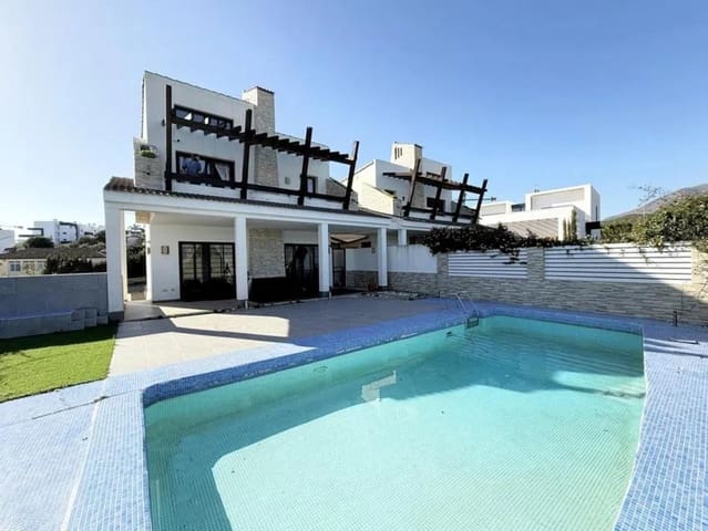 6 soverom Villa til salgs i Estepona med svømmebasseng garasje - € 950 000 (Ref: 8825327)