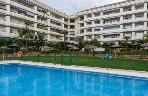 Ático de 3 habitaciones en Marbella en venta con piscina garaje - 769.000 € (Ref: 8827628)