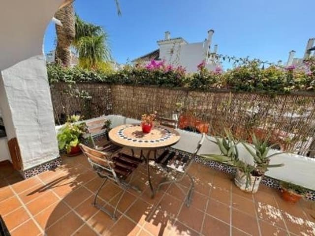 Piso de 3 habitaciones en Los Naranjos, Marbella en venta con piscina - 446.250 € (Ref: 8827629)