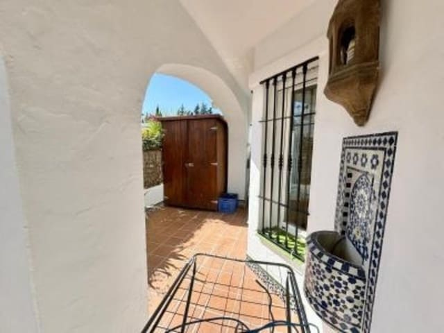 Piso de 3 habitaciones en Los Naranjos, Marbella en venta con piscina - 446.250 € (Ref: 8827629)