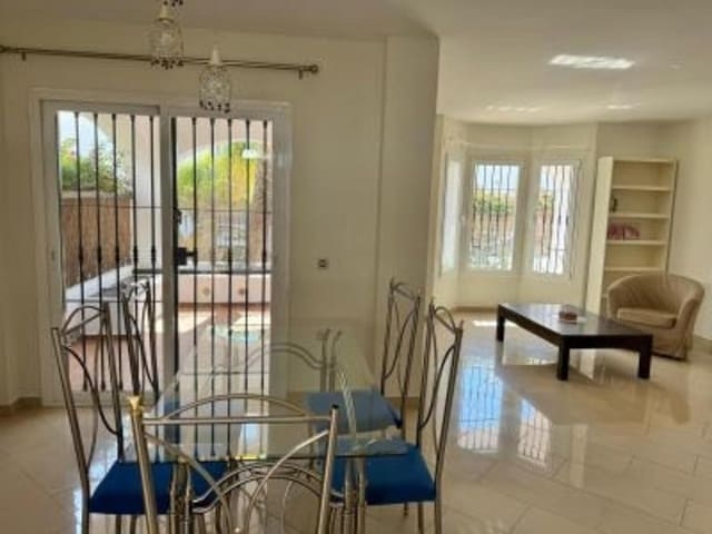 Piso de 3 habitaciones en Los Naranjos, Marbella en venta con piscina - 446.250 € (Ref: 8827629)