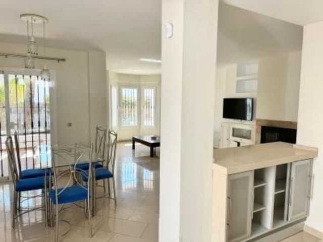 Piso de 3 habitaciones en Los Naranjos, Marbella en venta con piscina - 446.250 € (Ref: 8827629)