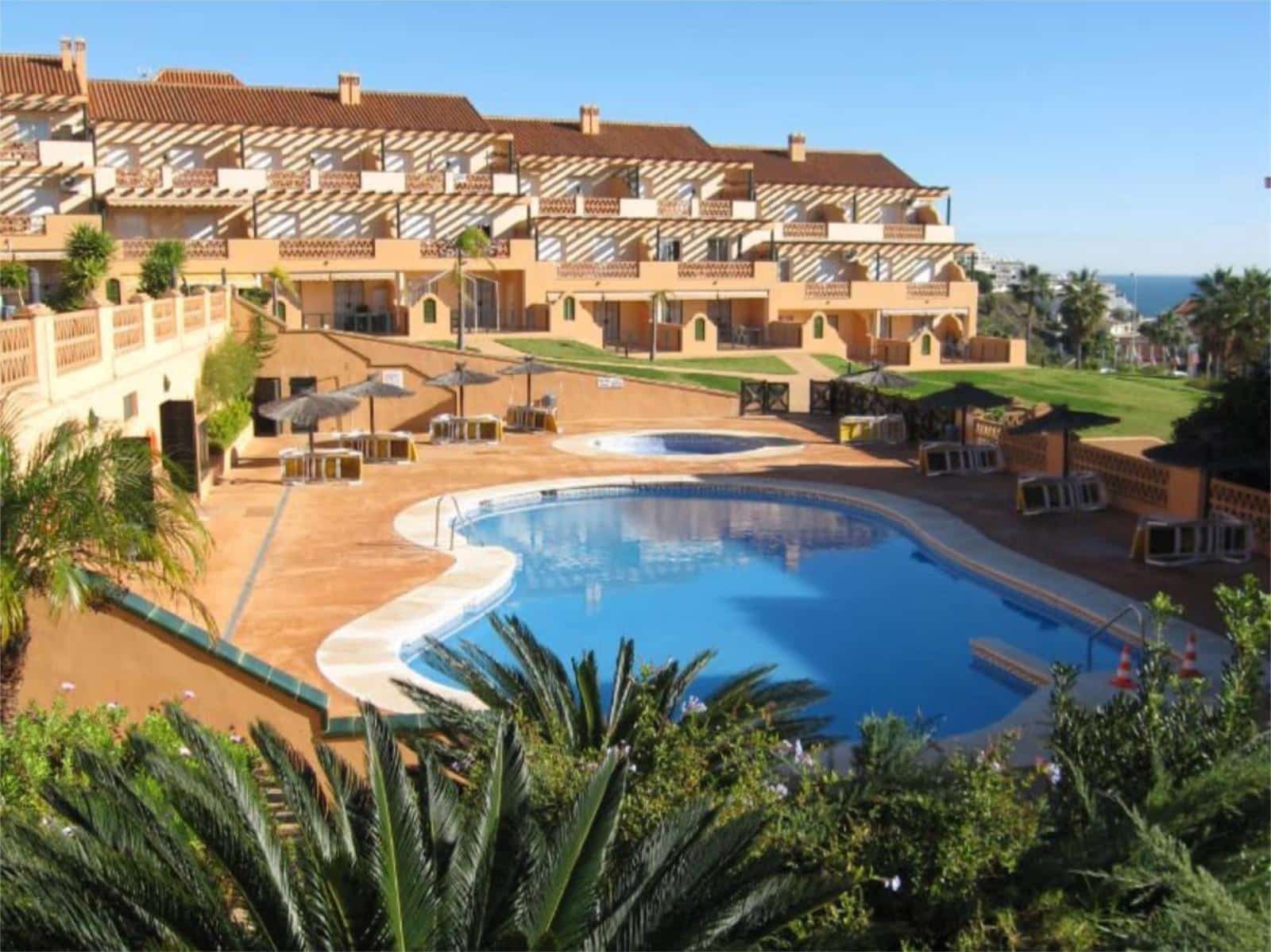 Apartamento de 2 habitaciones en Mijas en venta con piscina garaje - 325.000 € (Ref: 8839177)