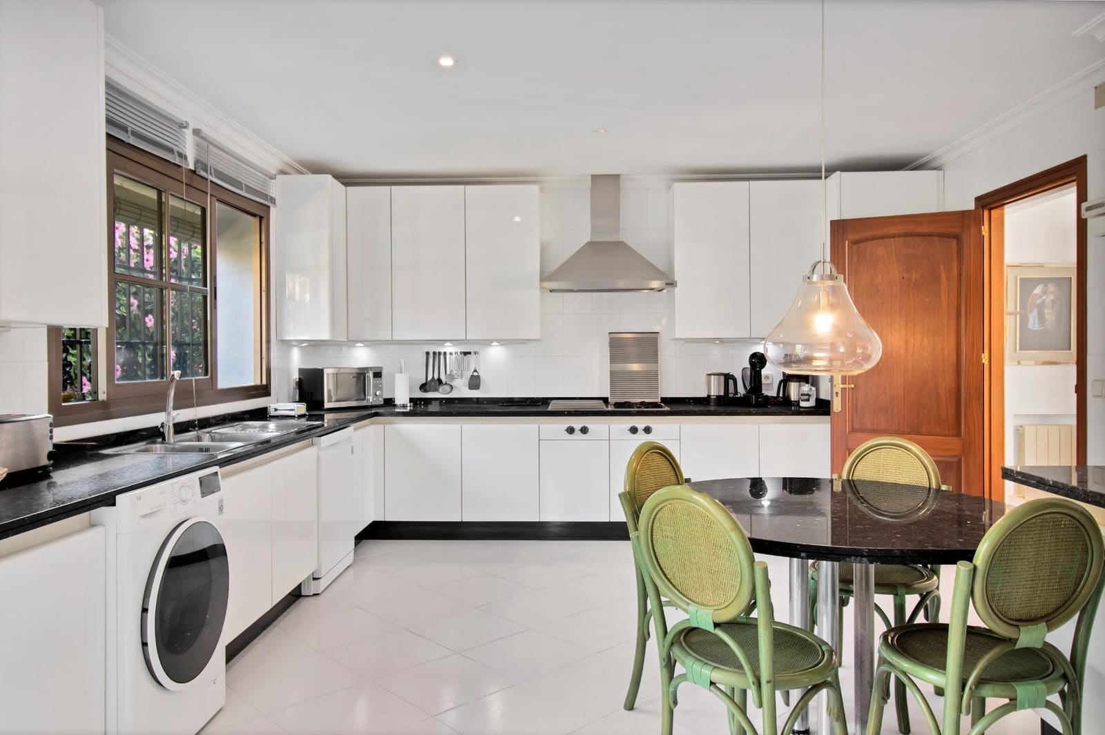 Chalet de 5 habitaciones en Marbella en venta con piscina garaje - 2.700.000 € (Ref: 8843349)