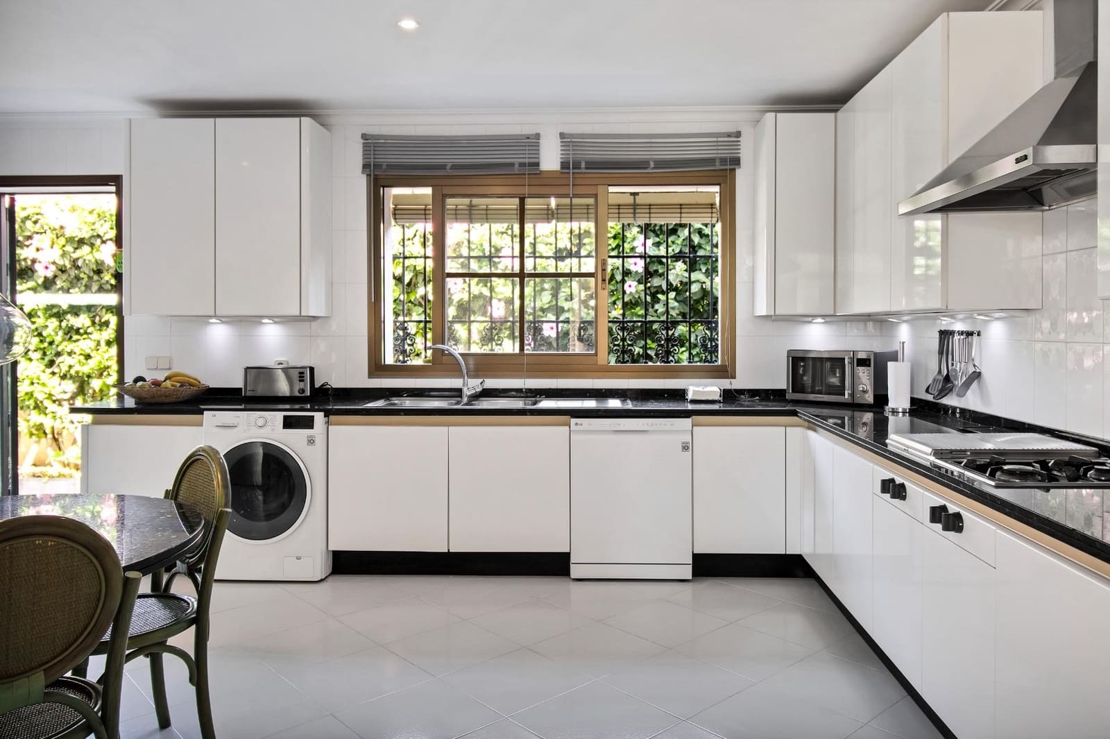 Chalet de 5 habitaciones en Marbella en venta con piscina garaje - 2.700.000 € (Ref: 8843349)