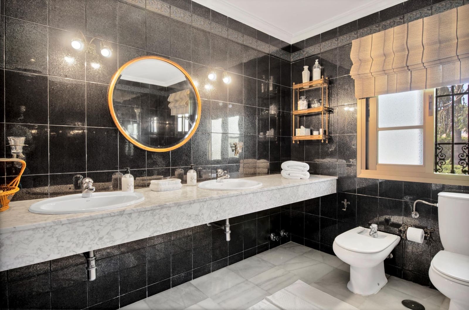 Chalet de 5 habitaciones en Marbella en venta con piscina garaje - 2.700.000 € (Ref: 8843349)