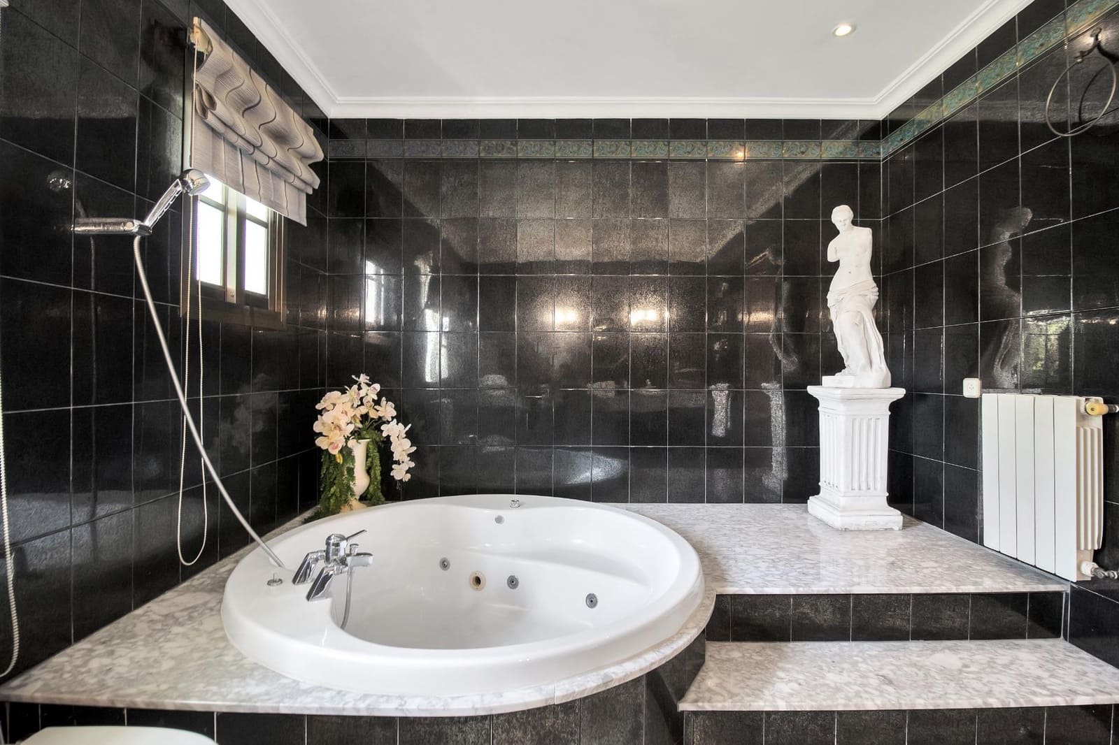 Chalet de 5 habitaciones en Marbella en venta con piscina garaje - 2.700.000 € (Ref: 8843349)