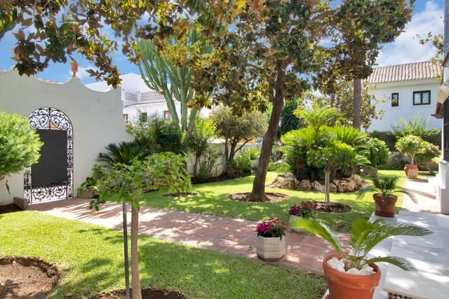 5 Zimmer Villa zu verkaufen in Marbella mit Pool Garage - 2.700.000 € (Ref: 8843349)