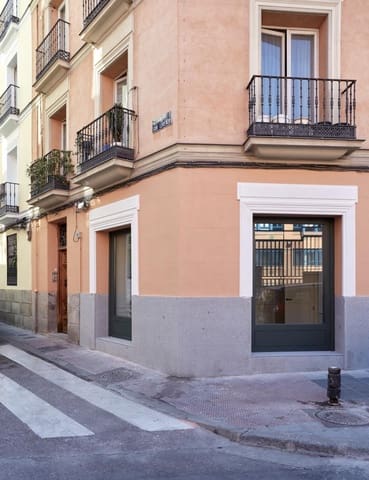 Kommersiell til salgs i Chamberí, Madrid by - € 1 500 000 (Ref: 8849649)