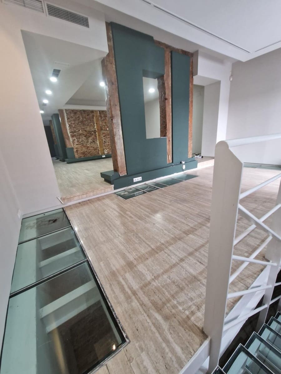 Erhverv til salg i Madrid by - € 1.050.000 (Ref: 8855138)