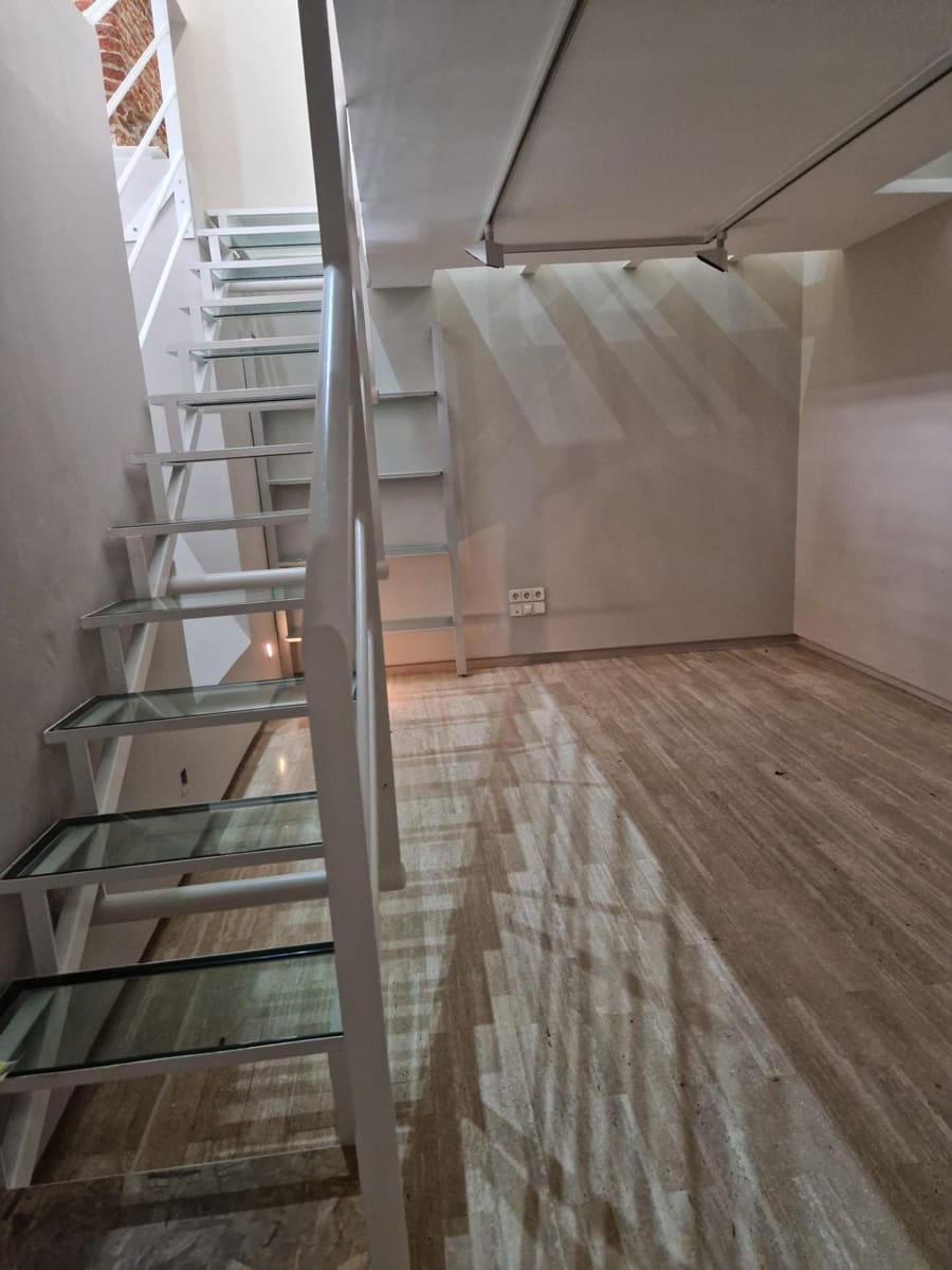 Erhverv til salg i Madrid by - € 1.050.000 (Ref: 8855138)