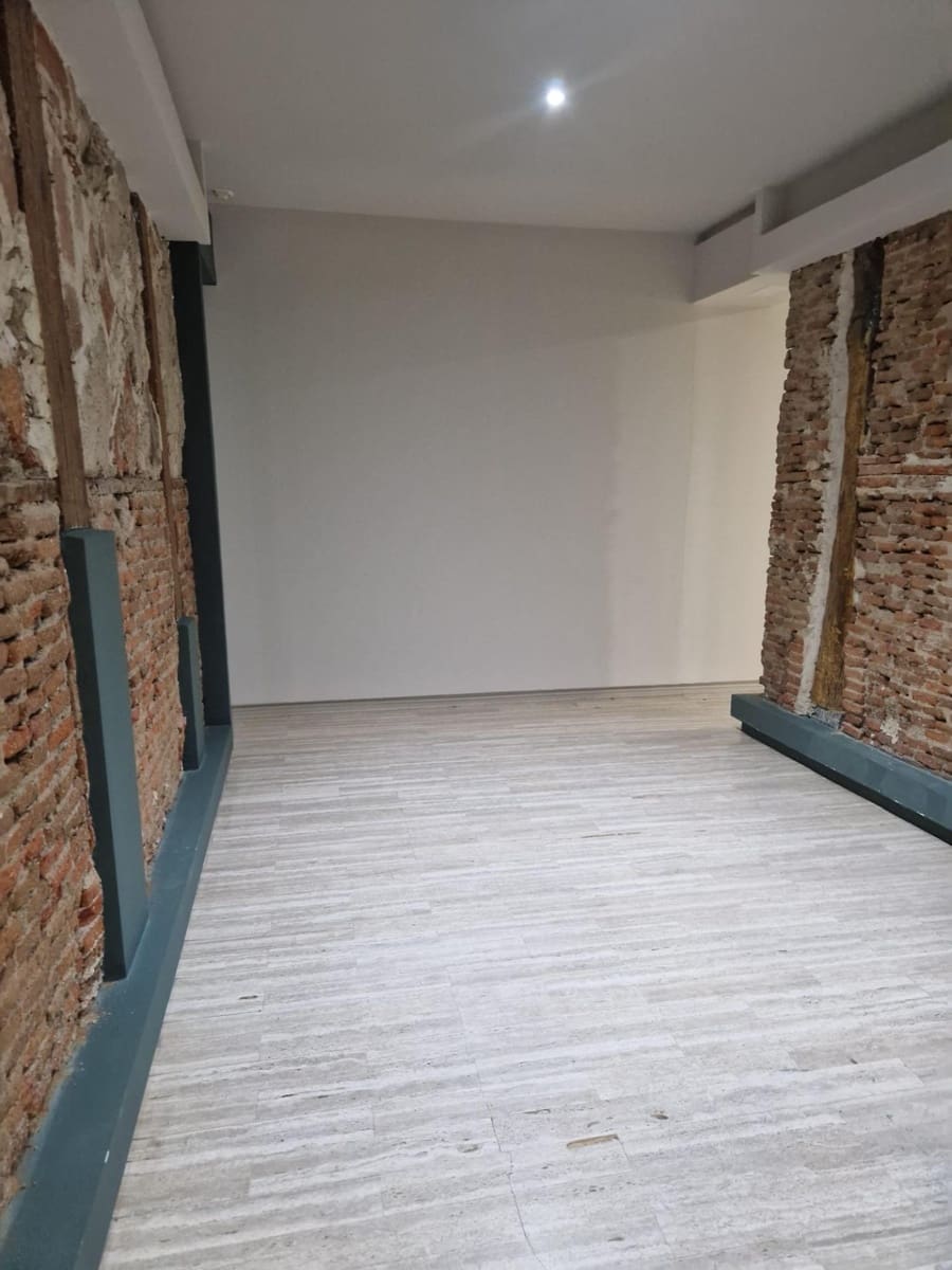 Erhverv til salg i Madrid by - € 1.050.000 (Ref: 8855138)