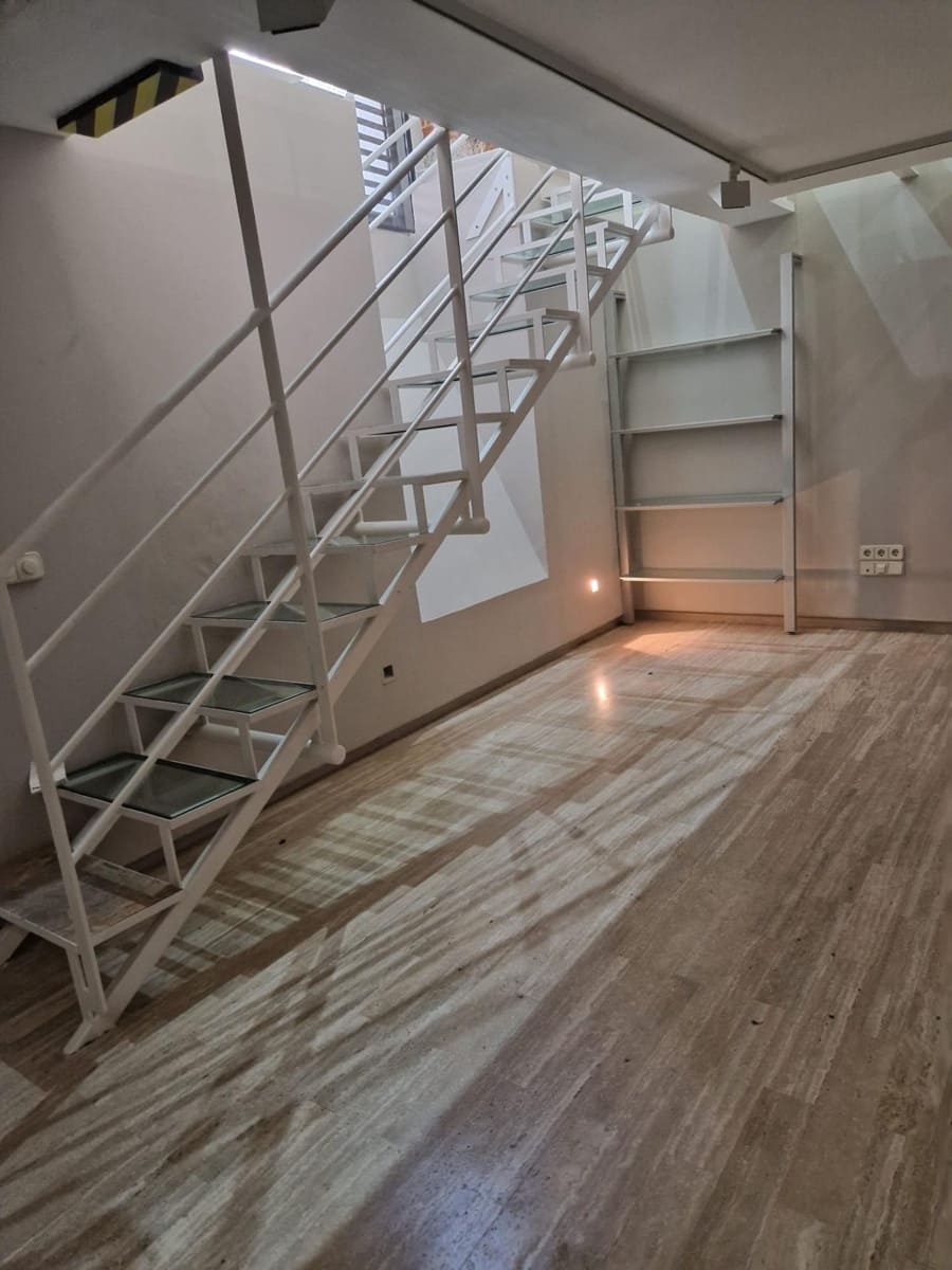 Erhverv til salg i Madrid by - € 1.050.000 (Ref: 8855138)