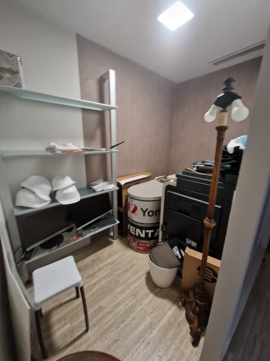 Erhverv til salg i Madrid by - € 1.050.000 (Ref: 8855138)