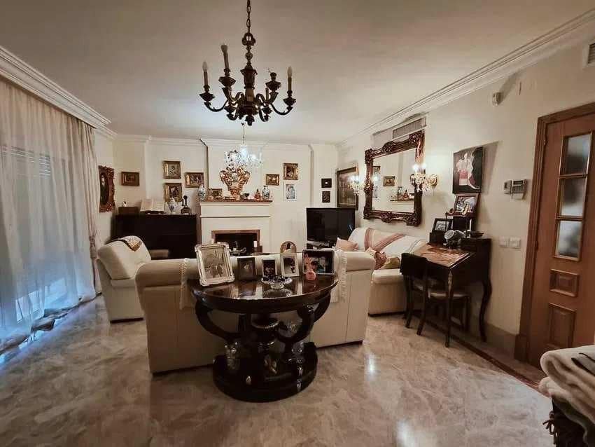 5 soverom Kjedet enebolig til salgs i Marbella med svømmebasseng garasje - € 1 275 000 (Ref: 8881699)