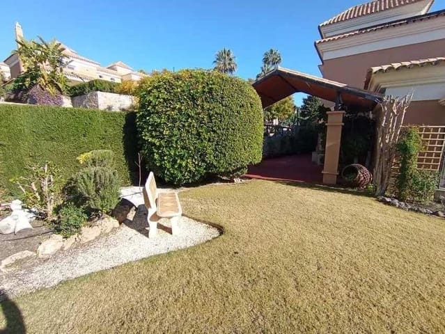 5 quarto Moradia Geminada para venda em Marbella com piscina garagem - 1 275 000 € (Ref: 8881699)