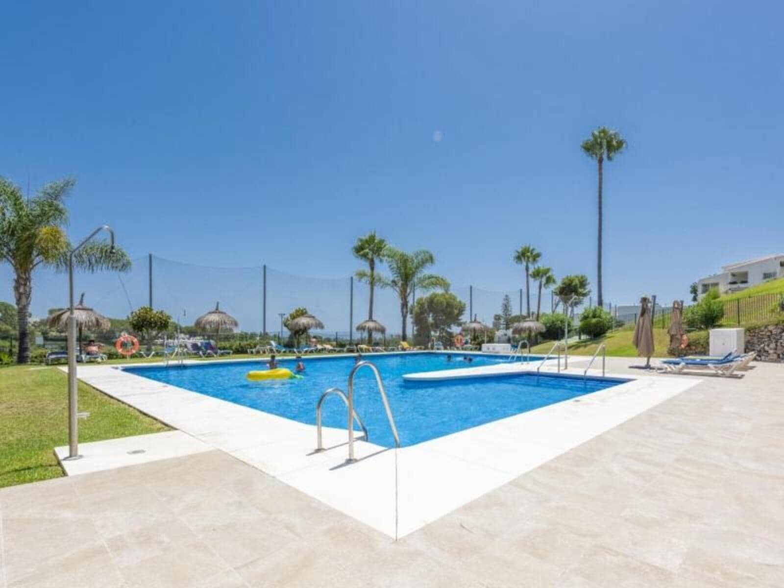 2 sypialnia Mieszkanie na sprzedaż w Aloha Golf z basenem garażem - 495 000 € (Ref: 8894970)