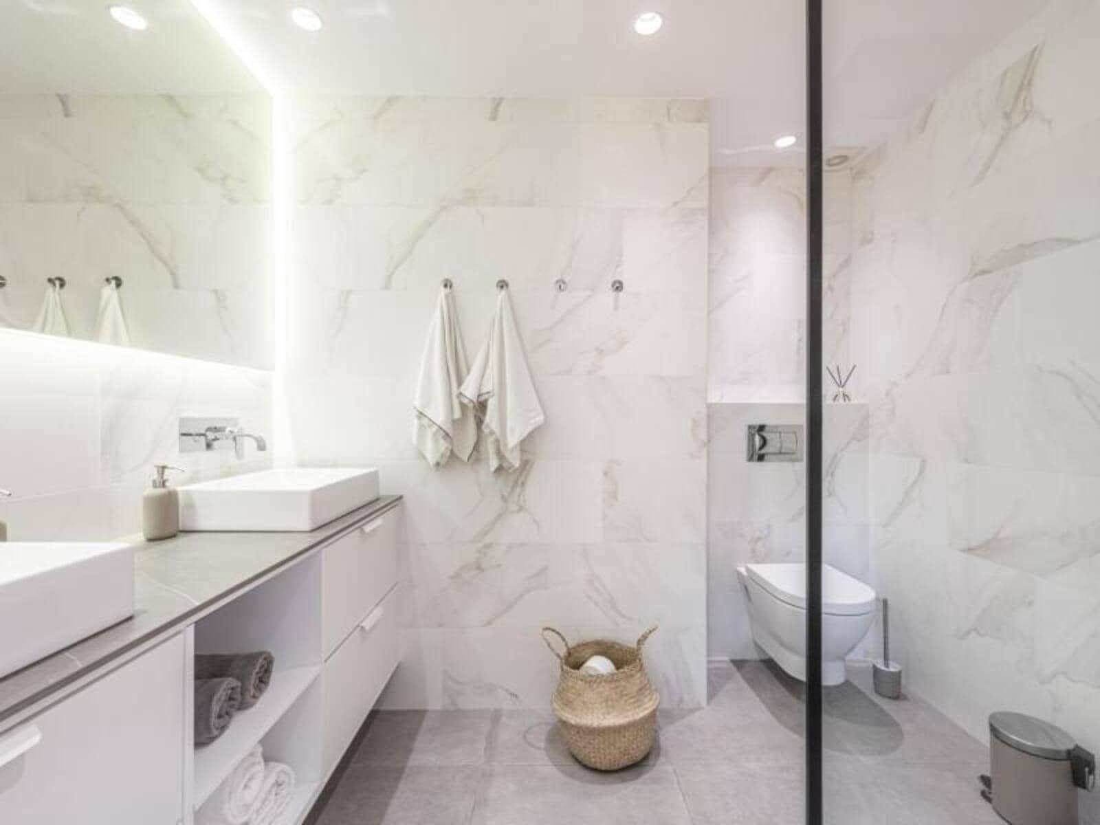 2 sypialnia Mieszkanie na sprzedaż w Aloha Golf z basenem garażem - 495 000 € (Ref: 8894970)