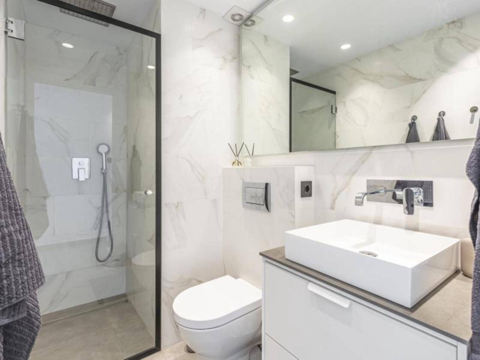 2 sypialnia Mieszkanie na sprzedaż w Aloha Golf z basenem garażem - 495 000 € (Ref: 8894970)