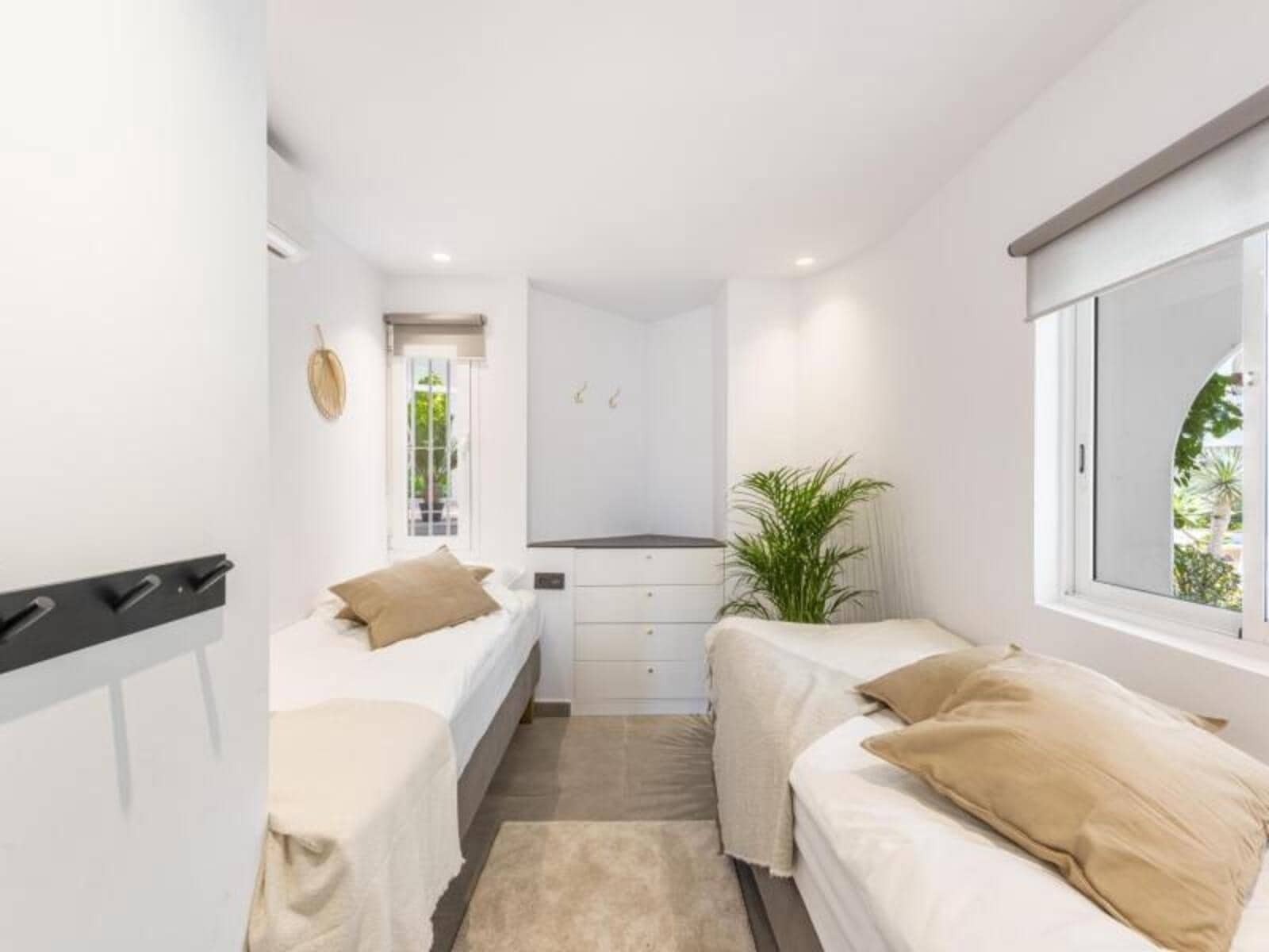 2 sypialnia Mieszkanie na sprzedaż w Aloha Golf z basenem garażem - 495 000 € (Ref: 8894970)