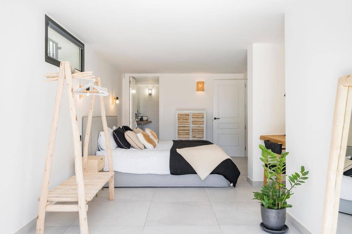 Chalet de 6 habitaciones en Benahavís en venta con piscina garaje - 2.995.000 € (Ref: 8896856)