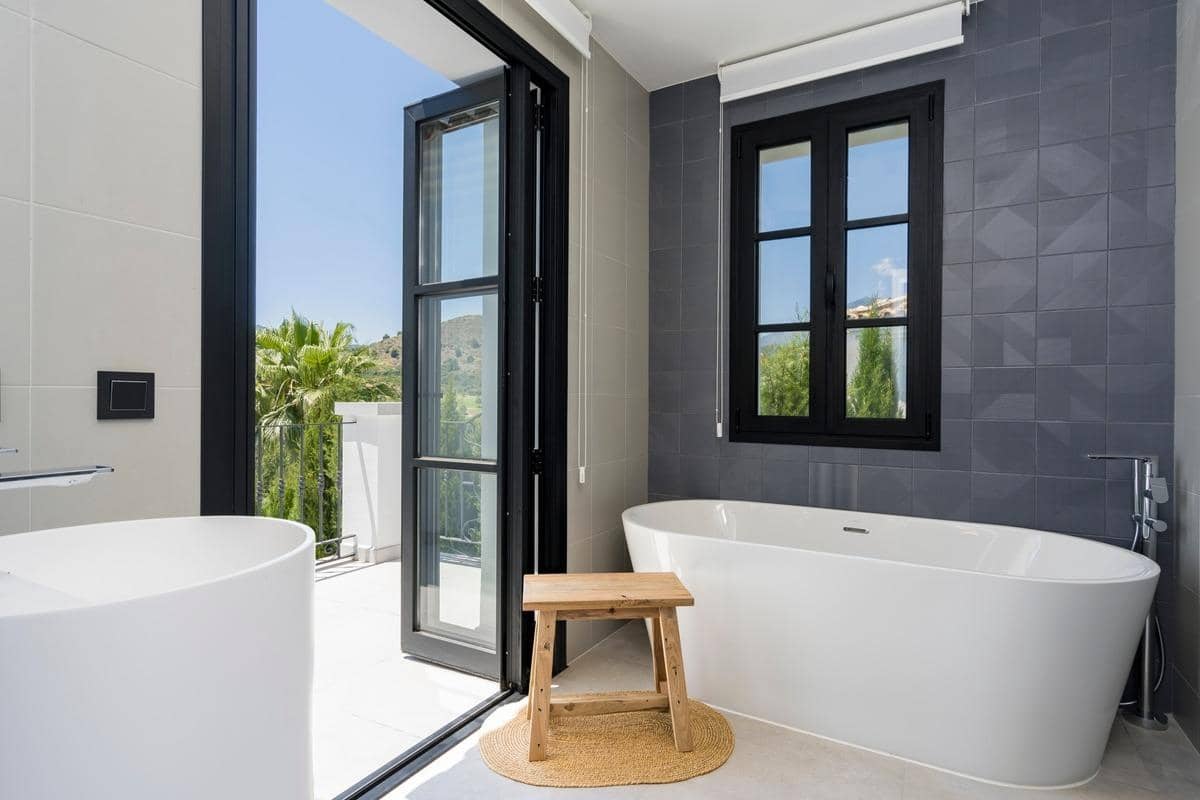 Chalet de 6 habitaciones en Benahavís en venta con piscina garaje - 2.995.000 € (Ref: 8896856)