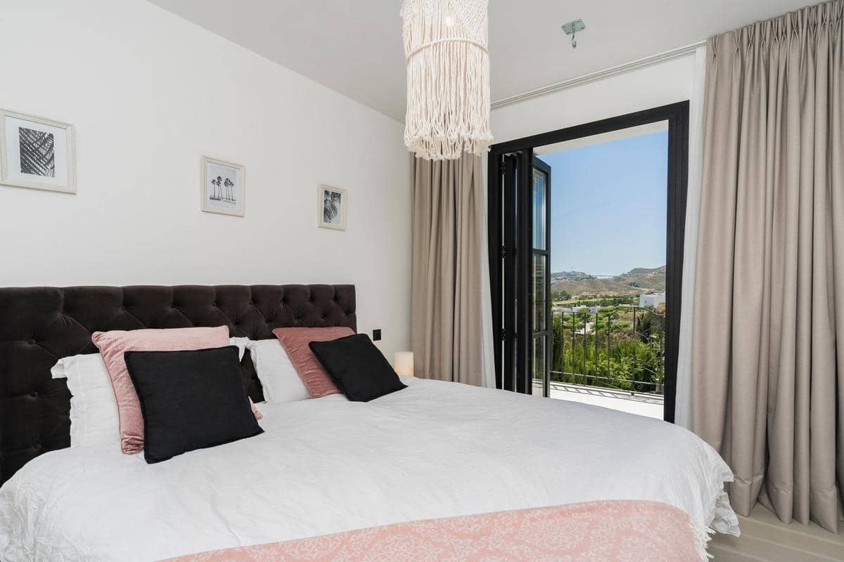 Chalet de 6 habitaciones en Benahavís en venta con piscina garaje - 2.995.000 € (Ref: 8896856)