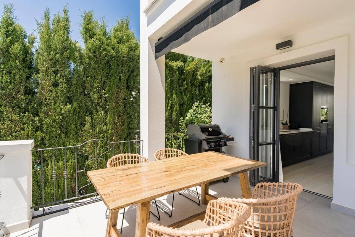 Chalet de 6 habitaciones en Benahavís en venta con piscina garaje - 2.995.000 € (Ref: 8896856)