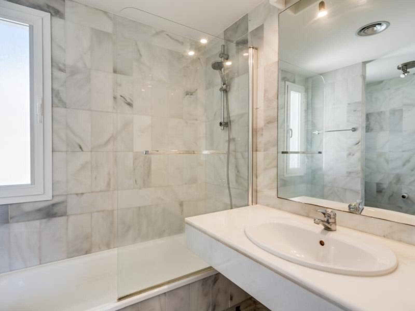 Ático de 3 habitaciones en Marbella en venta con piscina garaje - 575.000 € (Ref: 8896857)