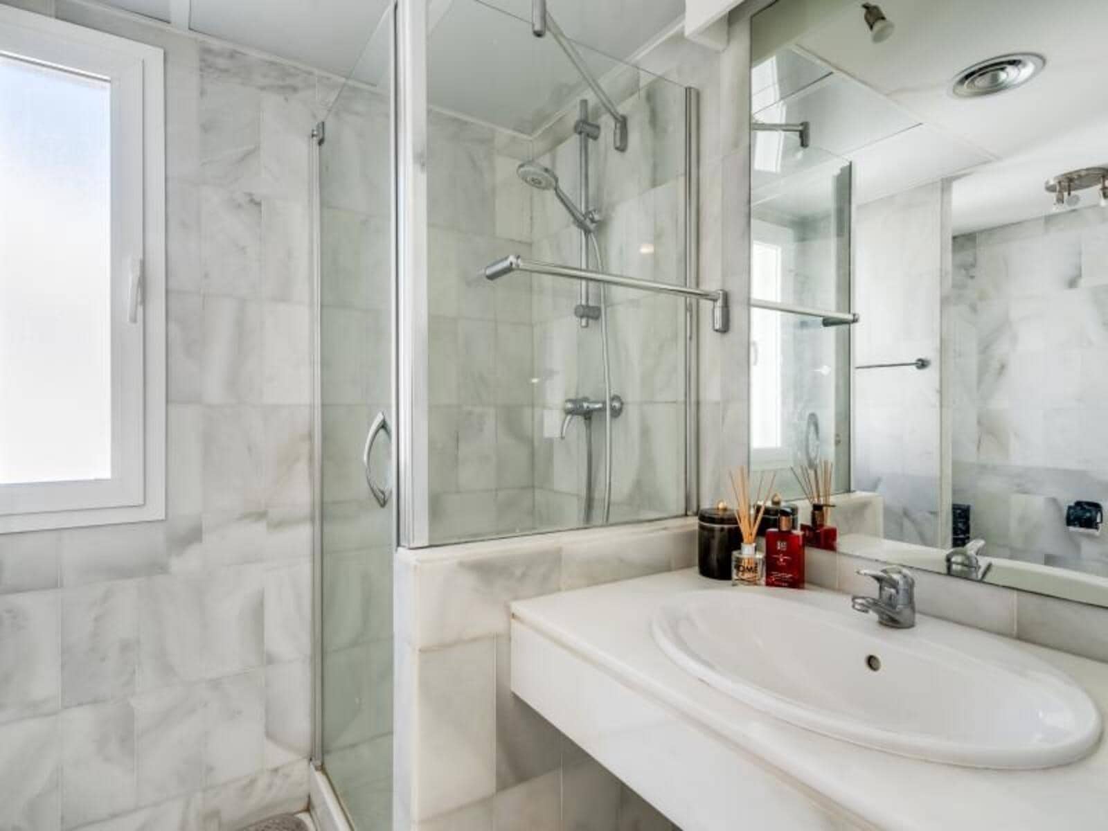 Ático de 3 habitaciones en Marbella en venta con piscina garaje - 575.000 € (Ref: 8896857)