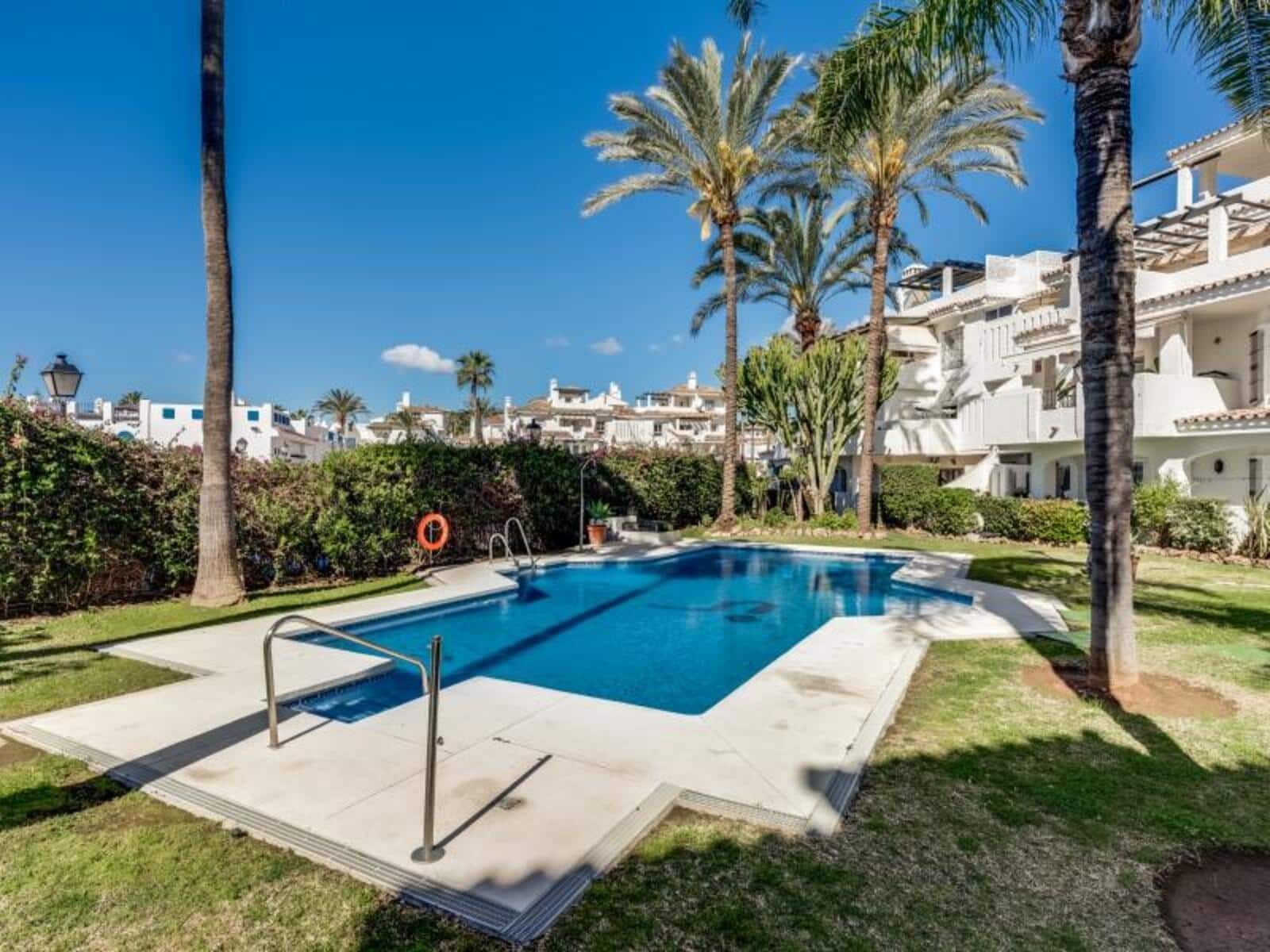 Ático de 3 habitaciones en Marbella en venta con piscina garaje - 575.000 € (Ref: 8896857)