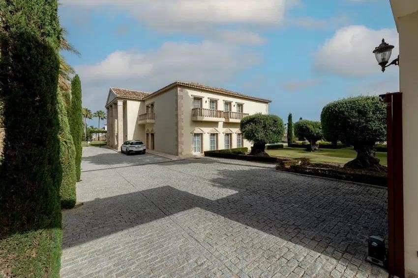 7 bedroom Villa for sale in Golden Mile with pool garage - € 16,000,000 (Ref: 8907534)