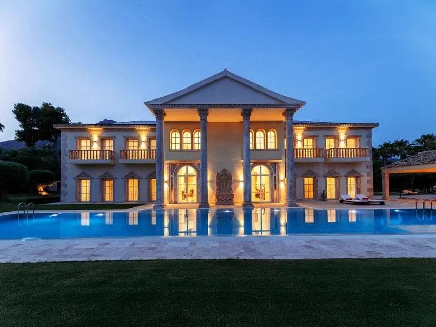 7 bedroom Villa for sale in Golden Mile with pool garage - € 16,000,000 (Ref: 8907534)