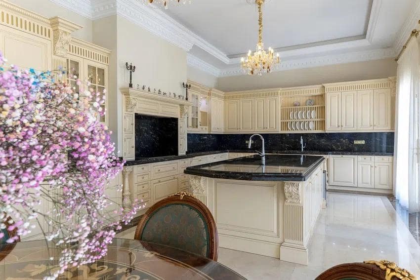 7 bedroom Villa for sale in Golden Mile with pool garage - € 16,000,000 (Ref: 8907534)