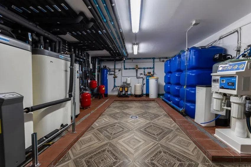 7 bedroom Villa for sale in Golden Mile with pool garage - € 16,000,000 (Ref: 8907534)