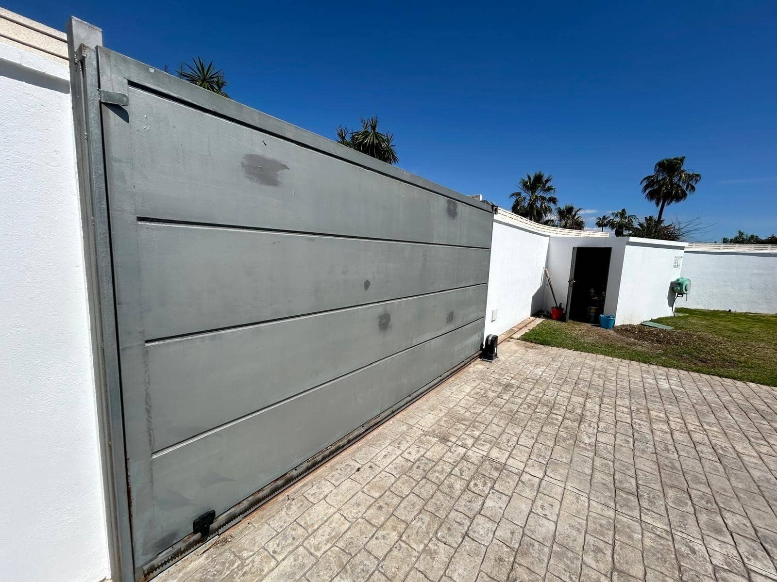 3 slaapkamer Villa te huur in Estepona met zwembad garage - € 8.000 (Ref: 8911138)