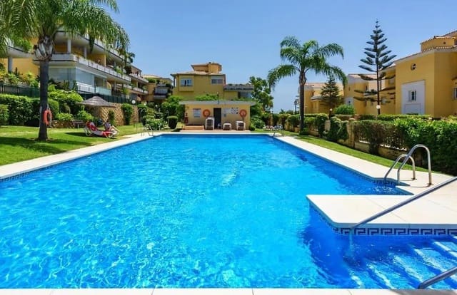 Piso de 3 habitaciones en Marbella en venta con piscina garaje - 590.000 € (Ref: 8911139)